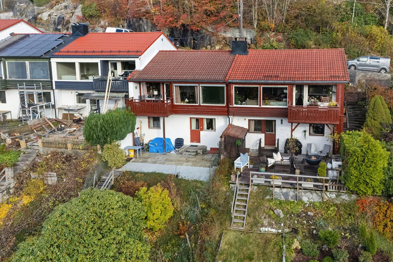 Fossekleiva 9 ligger i et rolig og familievennlig område på Ulset i Åsane bydel, Bergen. Beliggenheten er svært praktisk med kort avstand til et bredt utvalg av fasiliteter, servicetilbud og rekreasjonsmuligheter. Galleribilde