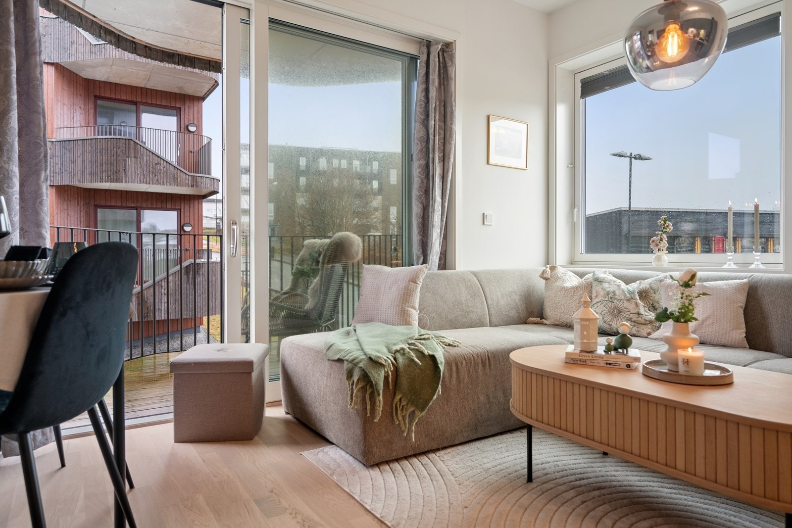 Fra stuen er det direkte utgang til en egen balkong. Galleribilde