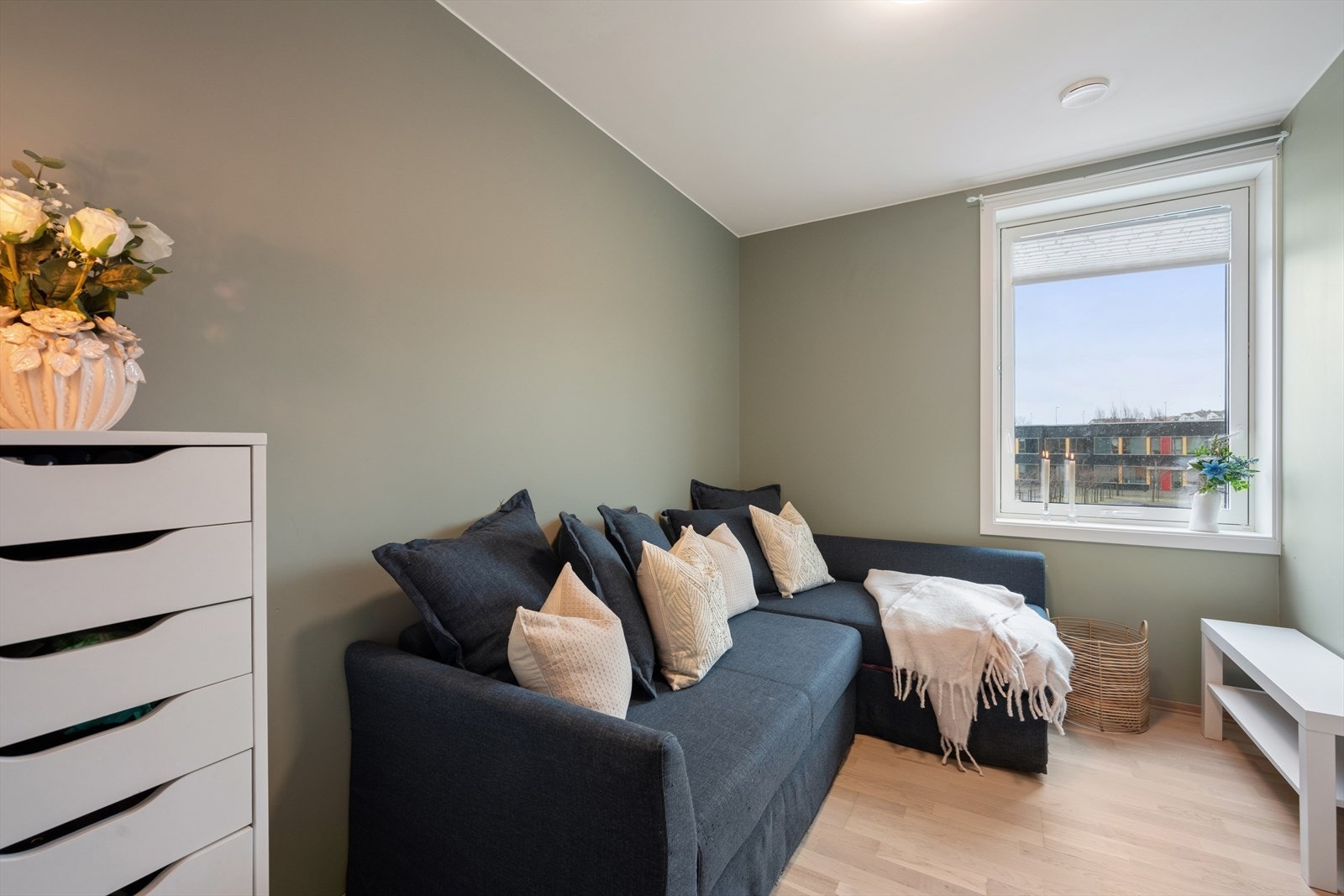 Soverom 2 er i dag innredet som gjesterom/ekstra stue. Galleribilde