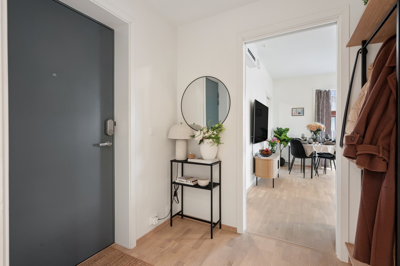 Entréen har god plass til garderobeløsning. Galleribilde