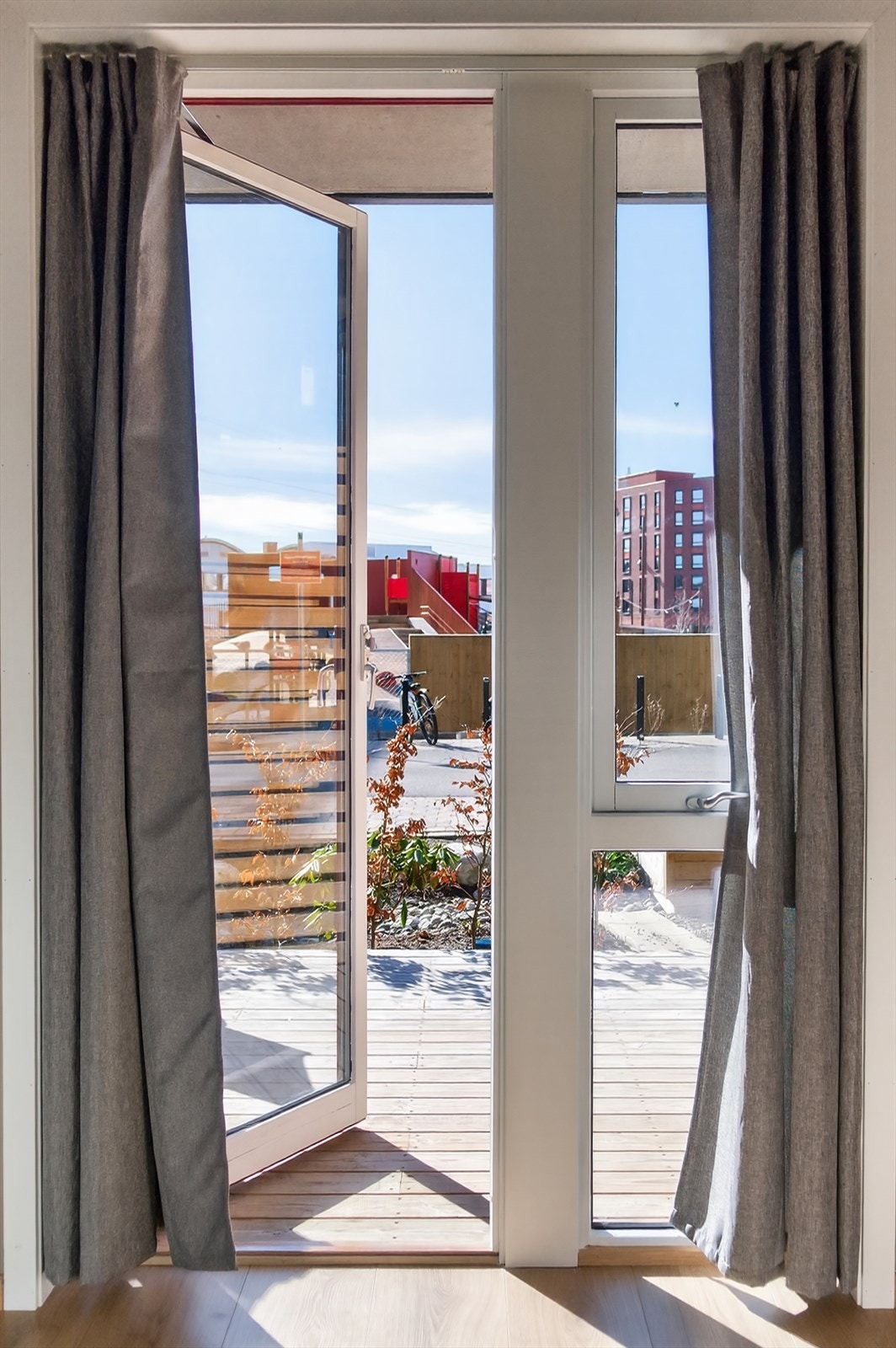 Utgang til terrassen fra soverom. Galleribilde