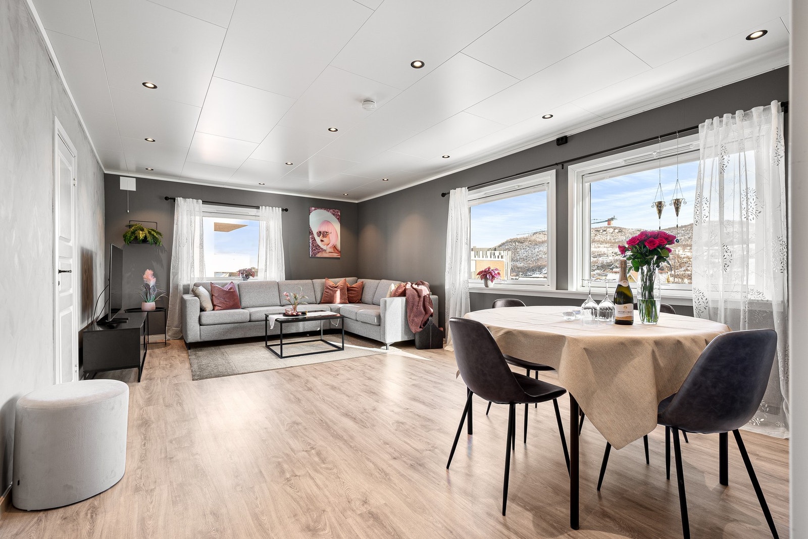 EIE Harstad v/megler Vetle Larsen har gleden av å presentere Hans Egedes gate 24D!
Foto: Martynas Milkevicius Galleribilde