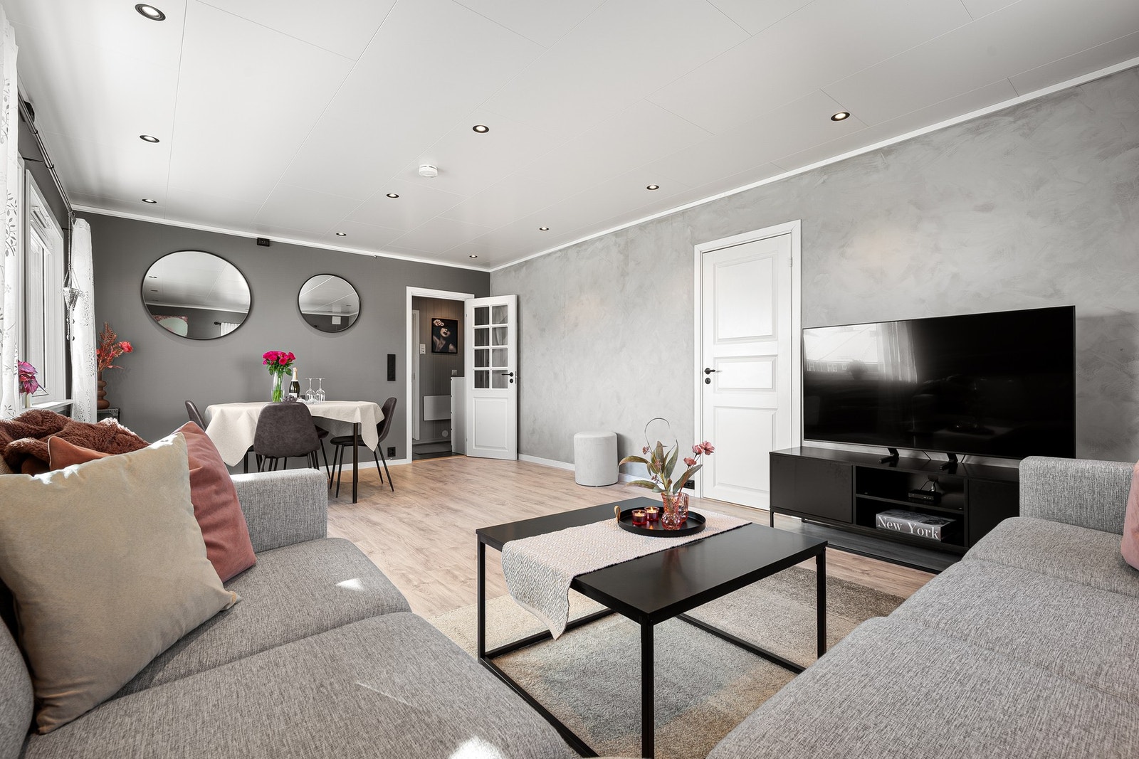 I stua kan du enkelt møblere med både sofa og spisebord Galleribilde