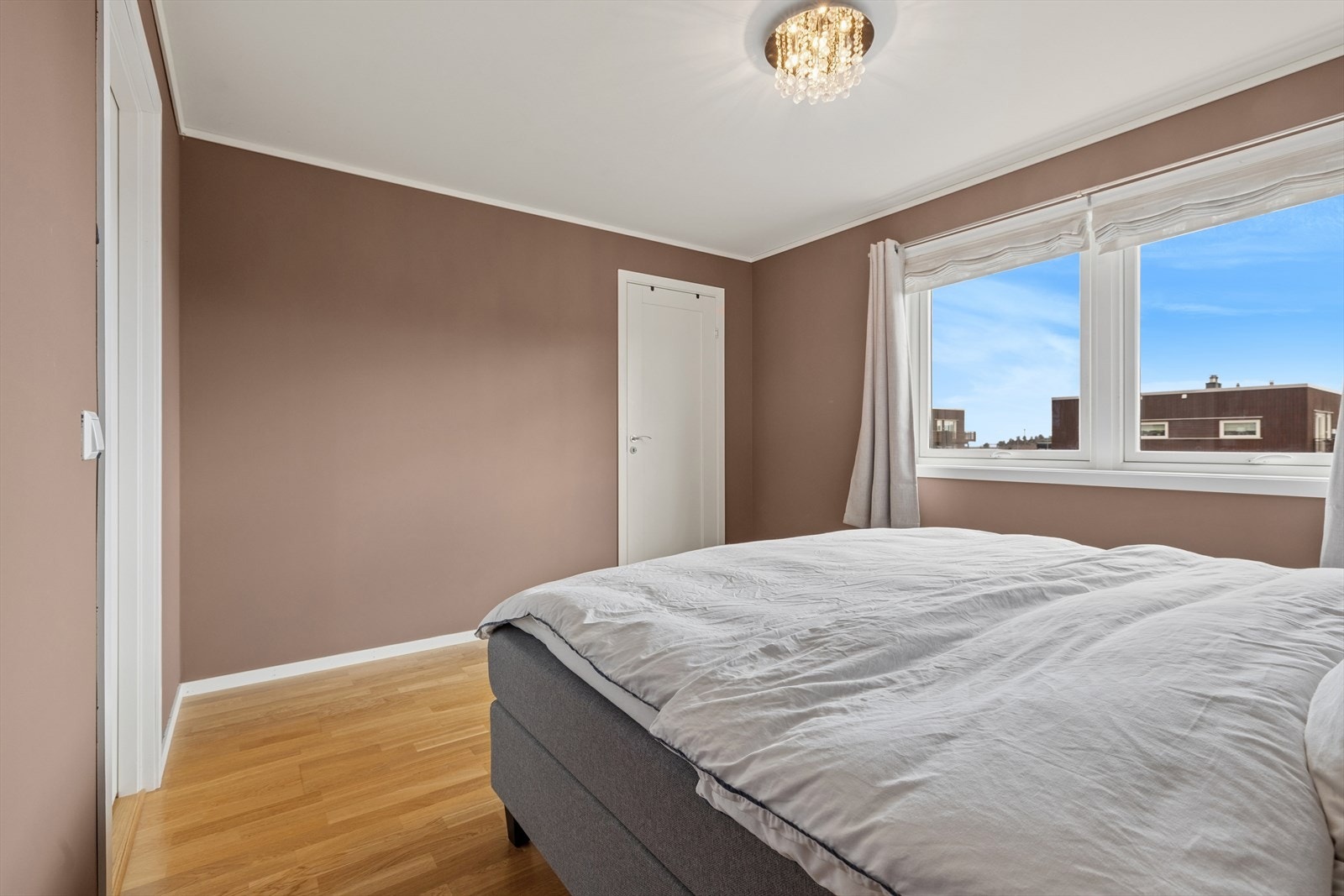 På vinduene er det utvendig screen solskjerming Galleribilde