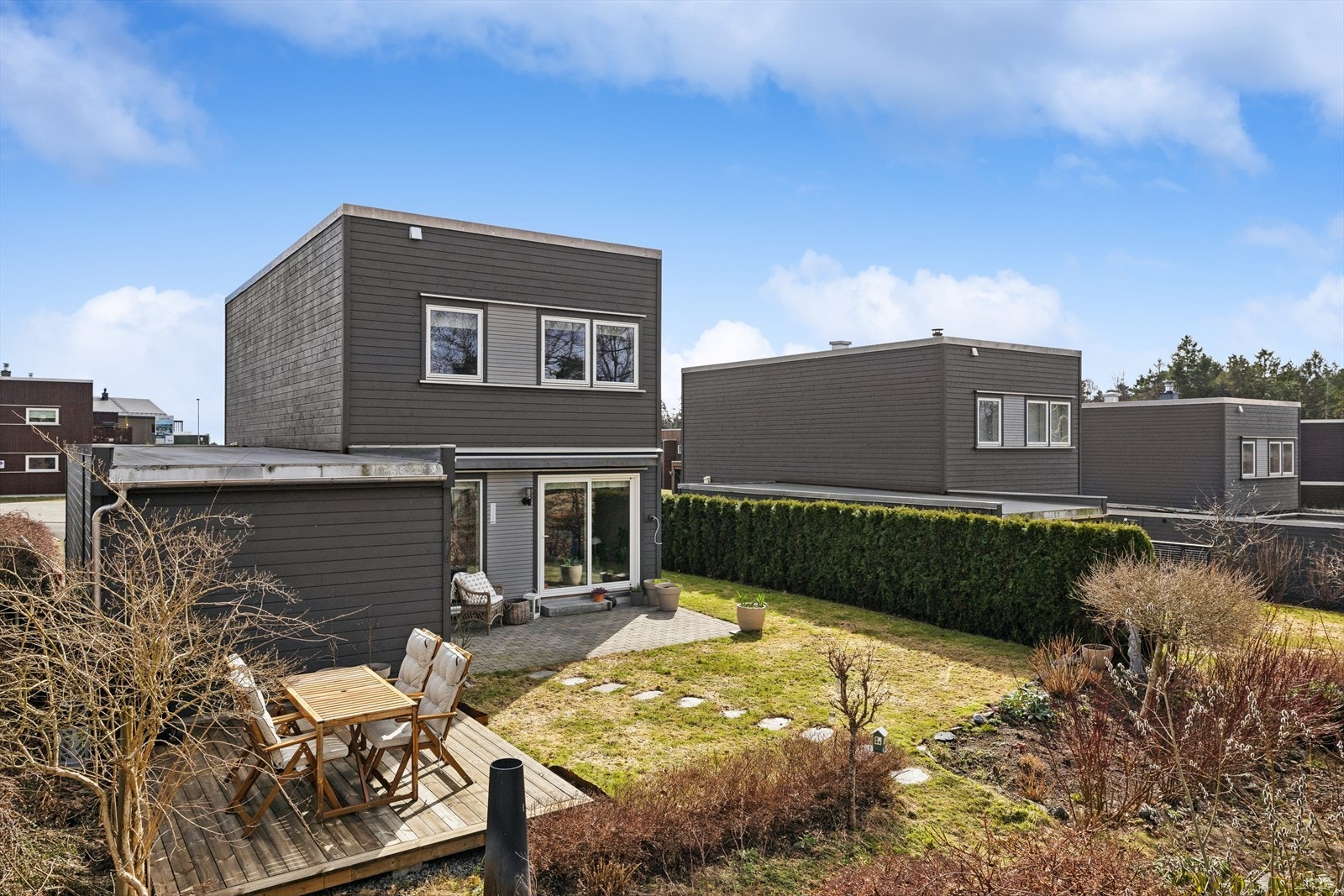 Velkommen til Prestekrageveien 18 - Enebolig med pent opparbeidet uteområde Galleribilde