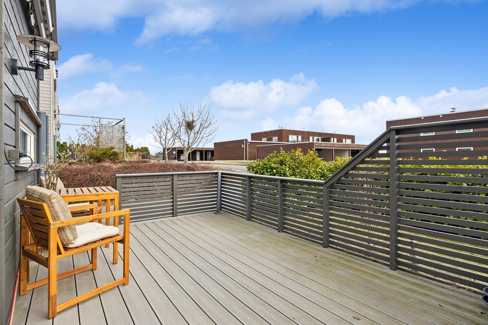 Elektrisk markise over deler av uteplassen Galleribilde