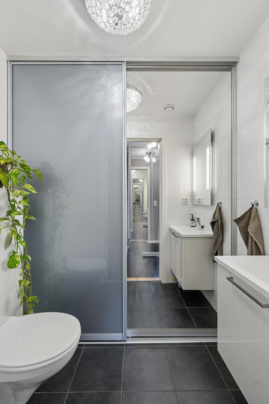 Bad/vaskerom i 1. etasje Galleribilde