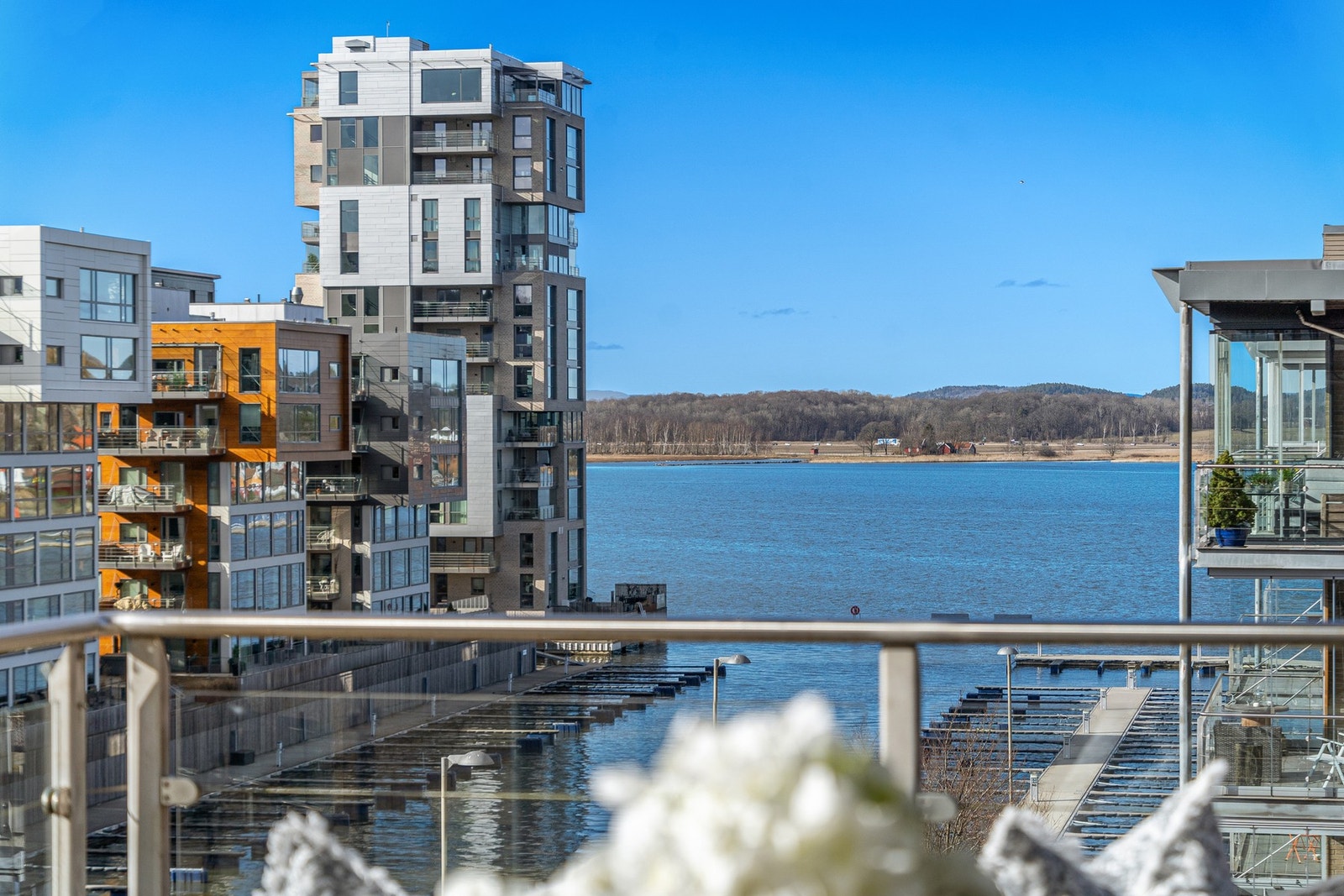 Her er det nydelig utsikt og deilig kveldssol Galleribilde