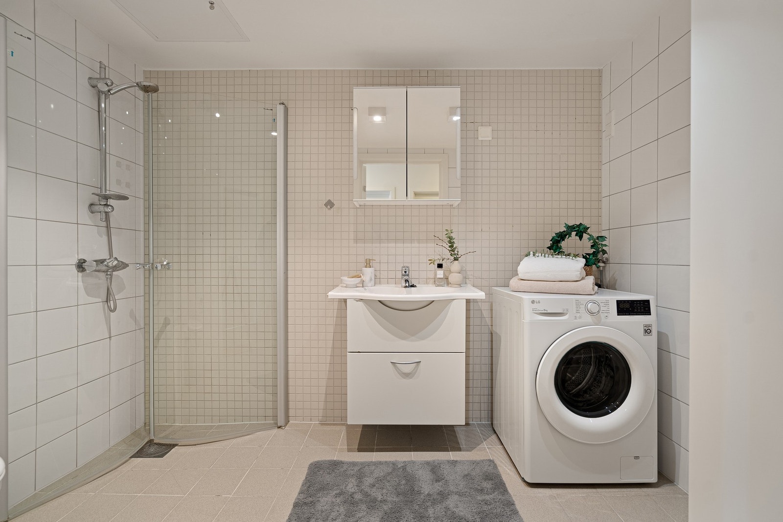 Opplegg til vaskemaskin på badet Galleribilde