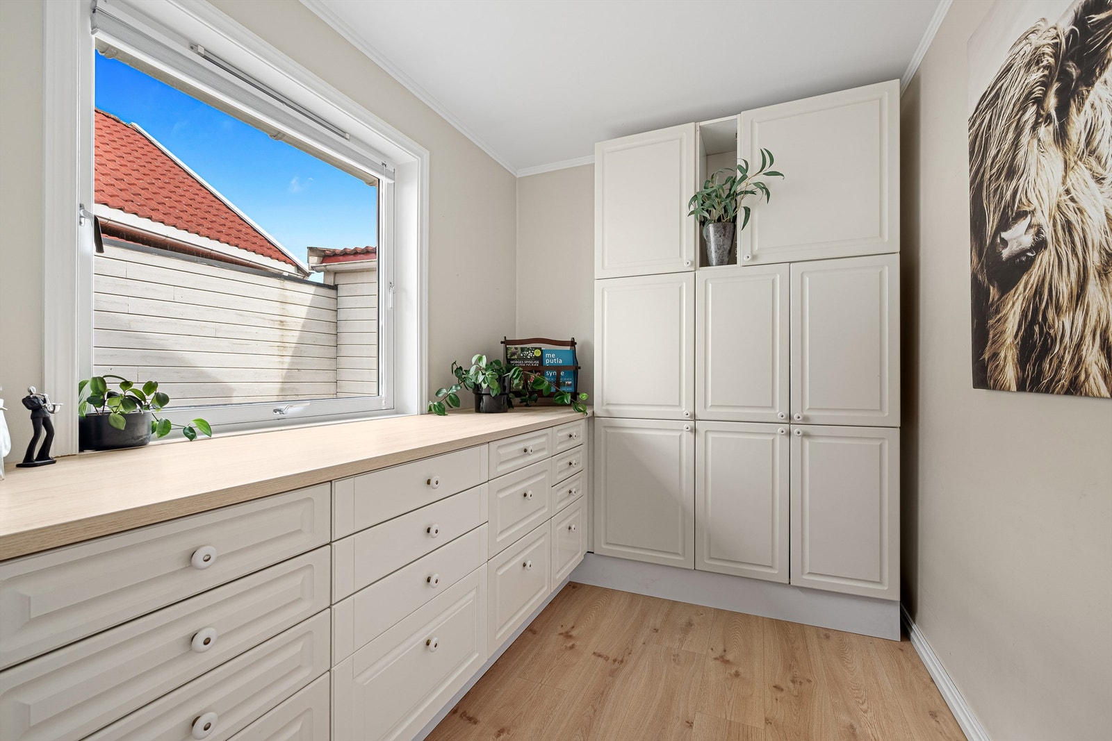 Soverom/garderobe i 1. etg Galleribilde