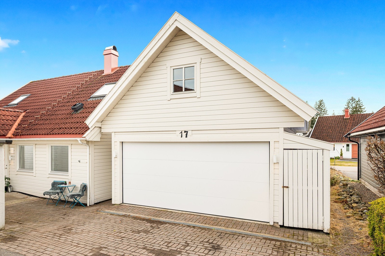 Dobbel garasje med lagring over Galleribilde