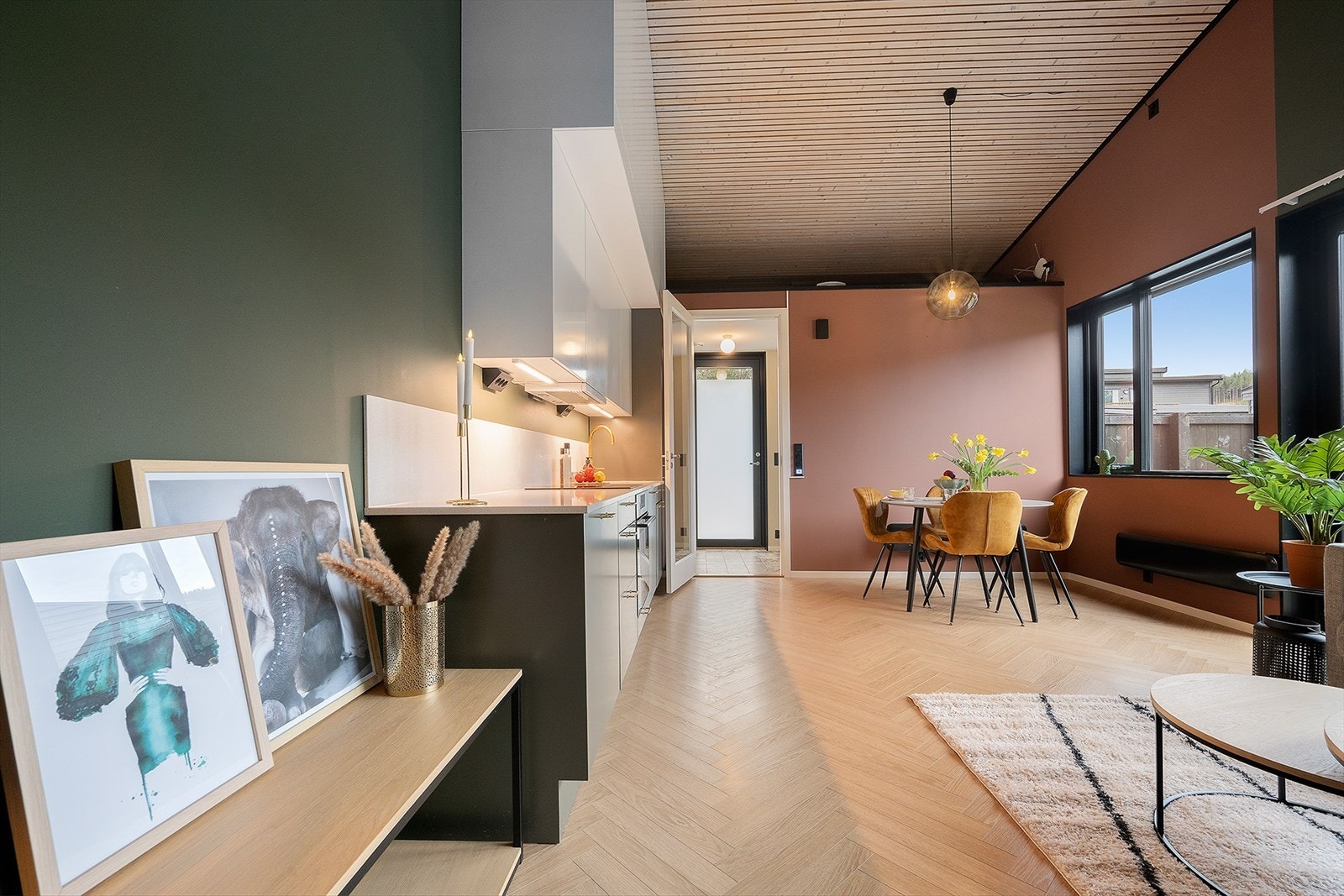 Eiendommen ligger fint til nyetablert del av boligfelt i Langhaugane. Galleribilde