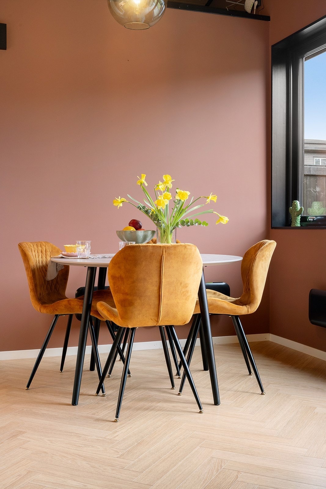 Boligen inneholder stue og kjøkken i åpen løsning, bad/vaskerom, 3 soverom, entré, bod og loft. Galleribilde