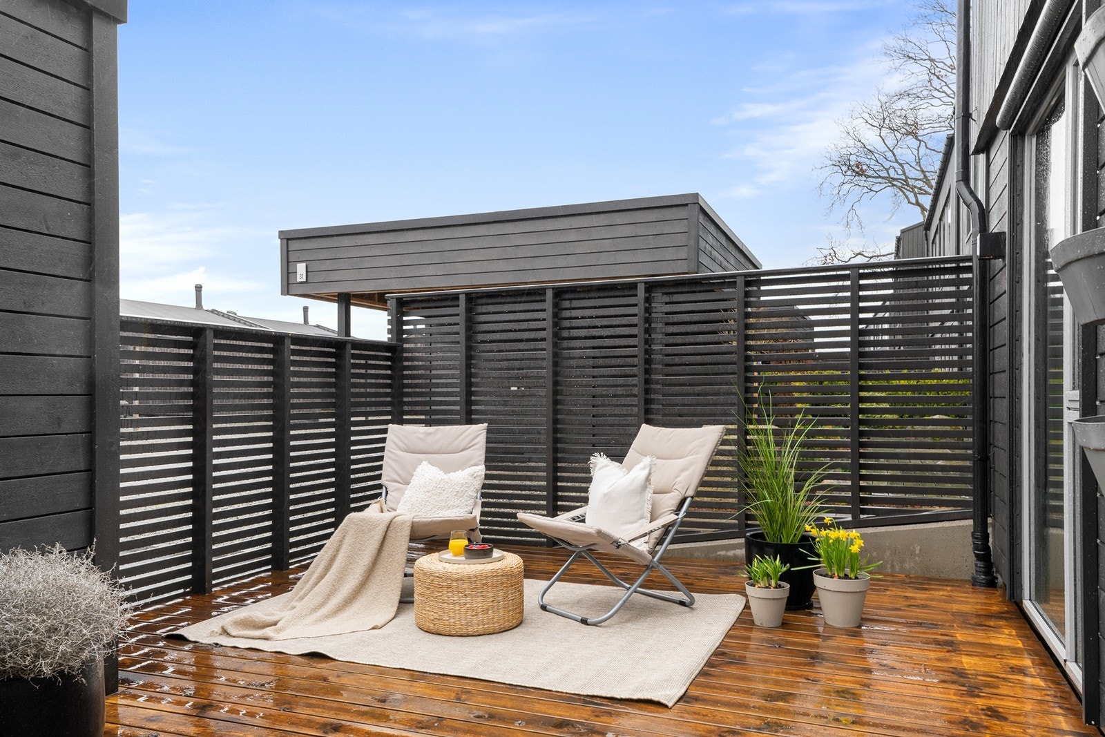 Skjermet og solrikt uteområde. Galleribilde