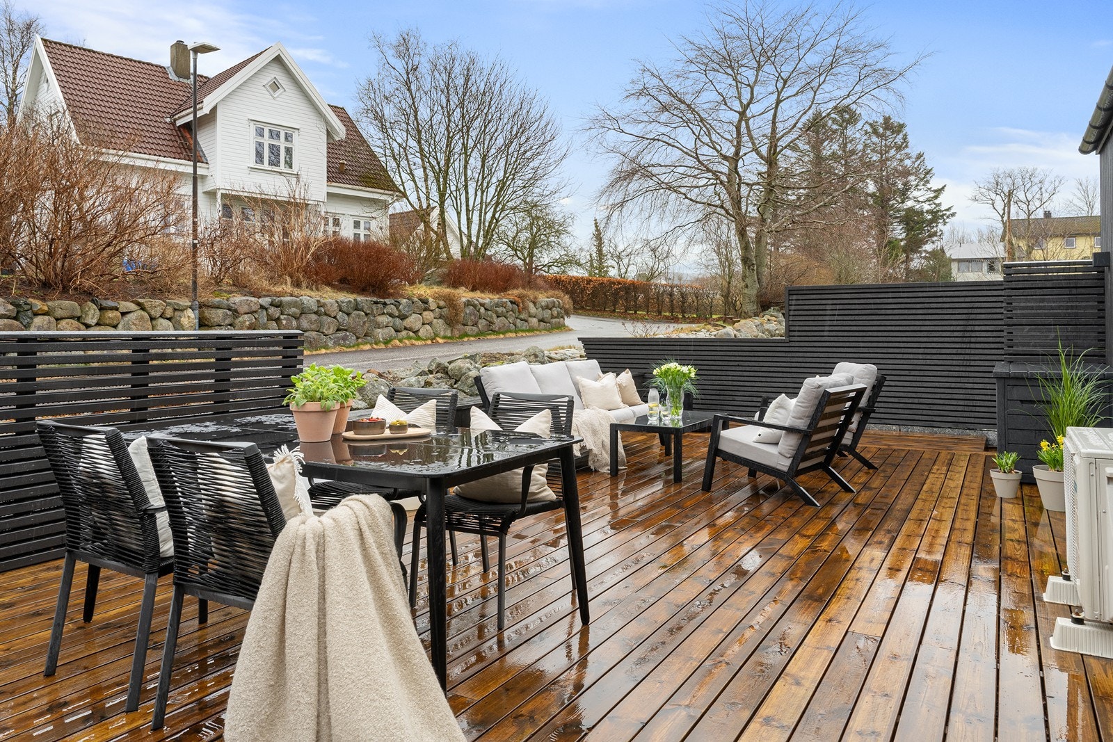 Skjermet og solrikt uteområde. Galleribilde