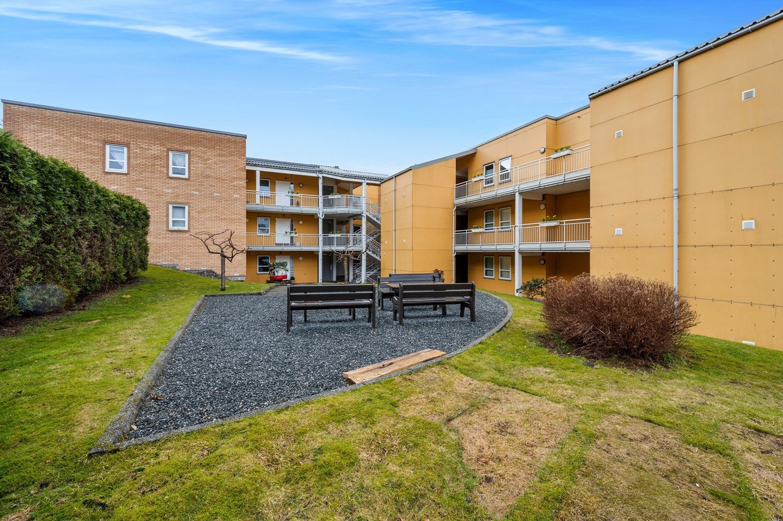 Borettslaget har en svært sentral beliggenhet på Wergeland med nærhet til alt du måtte trenge i hverdagen. Galleribilde