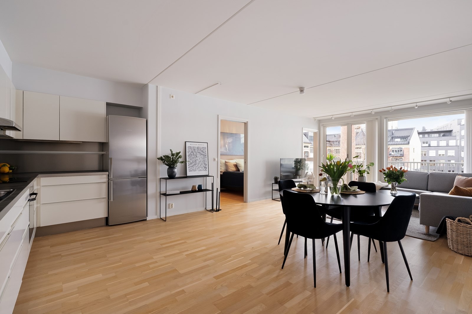 Alt av hvitevarer på kjøkken følger boligen Galleribilde