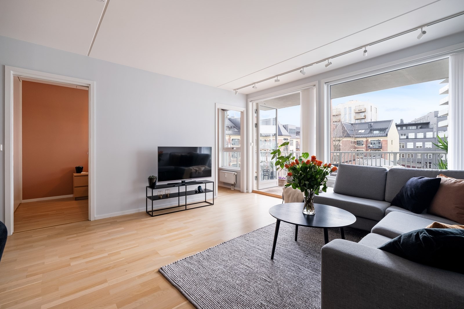 Leiligheten har oppvarming via radiatorer tilknyttet fjernvarmeanlegg (a-konto) Galleribilde