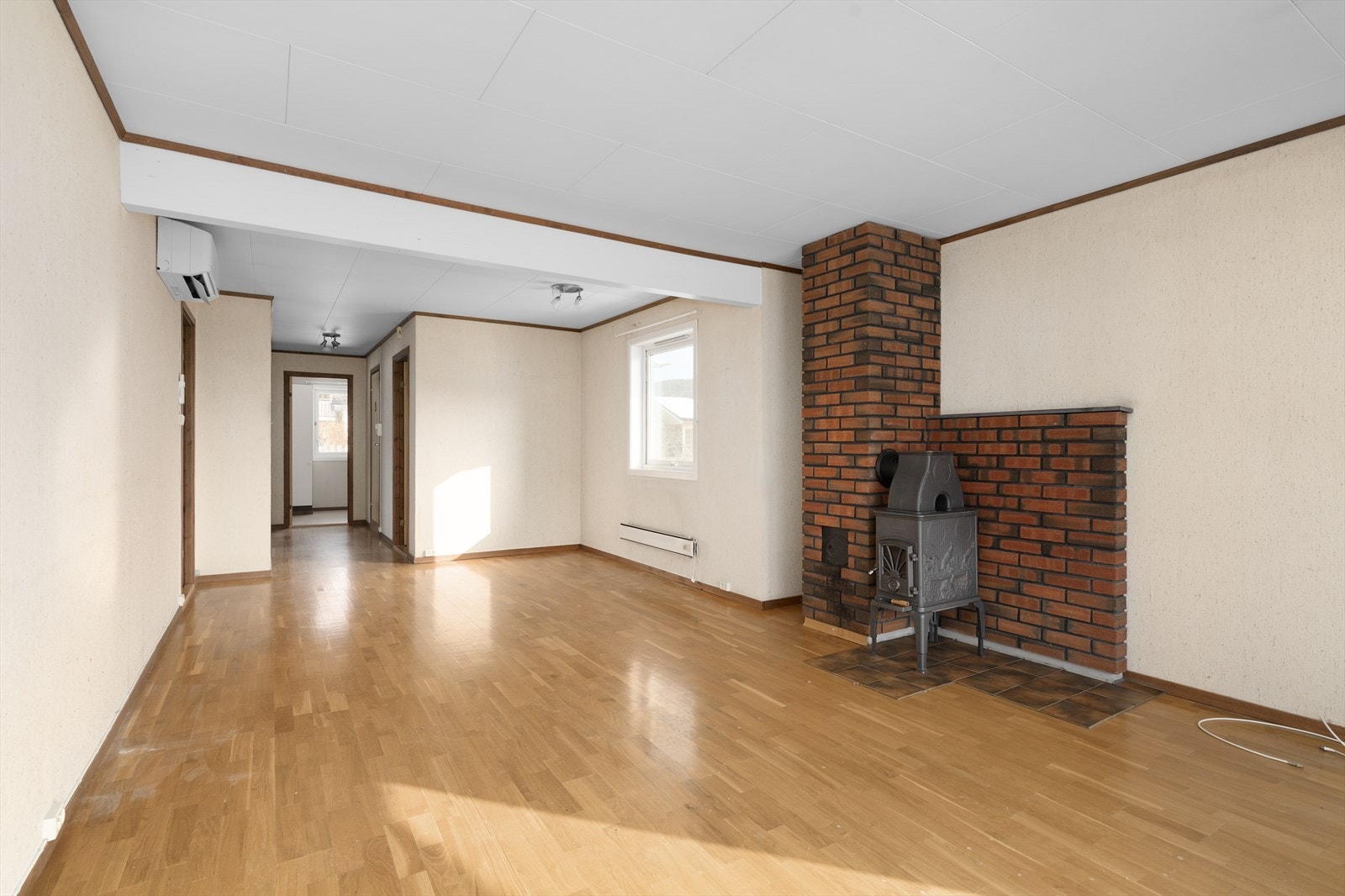 Det er plass til sofagruppe og spisestuebord. Galleribilde