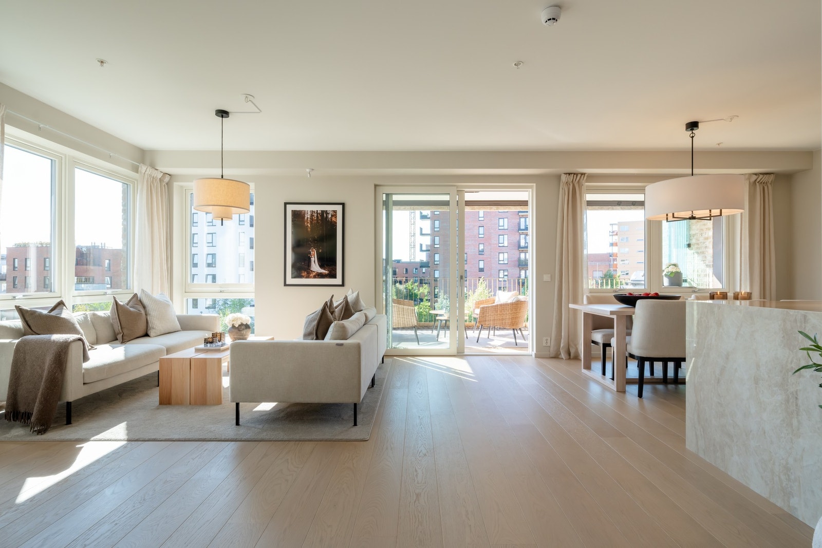 Meget attraktiv front-/hjørneleilighet på 110 m². I tillegg kommer innglasset balkong på 15 m² og kjellerbod Galleribilde