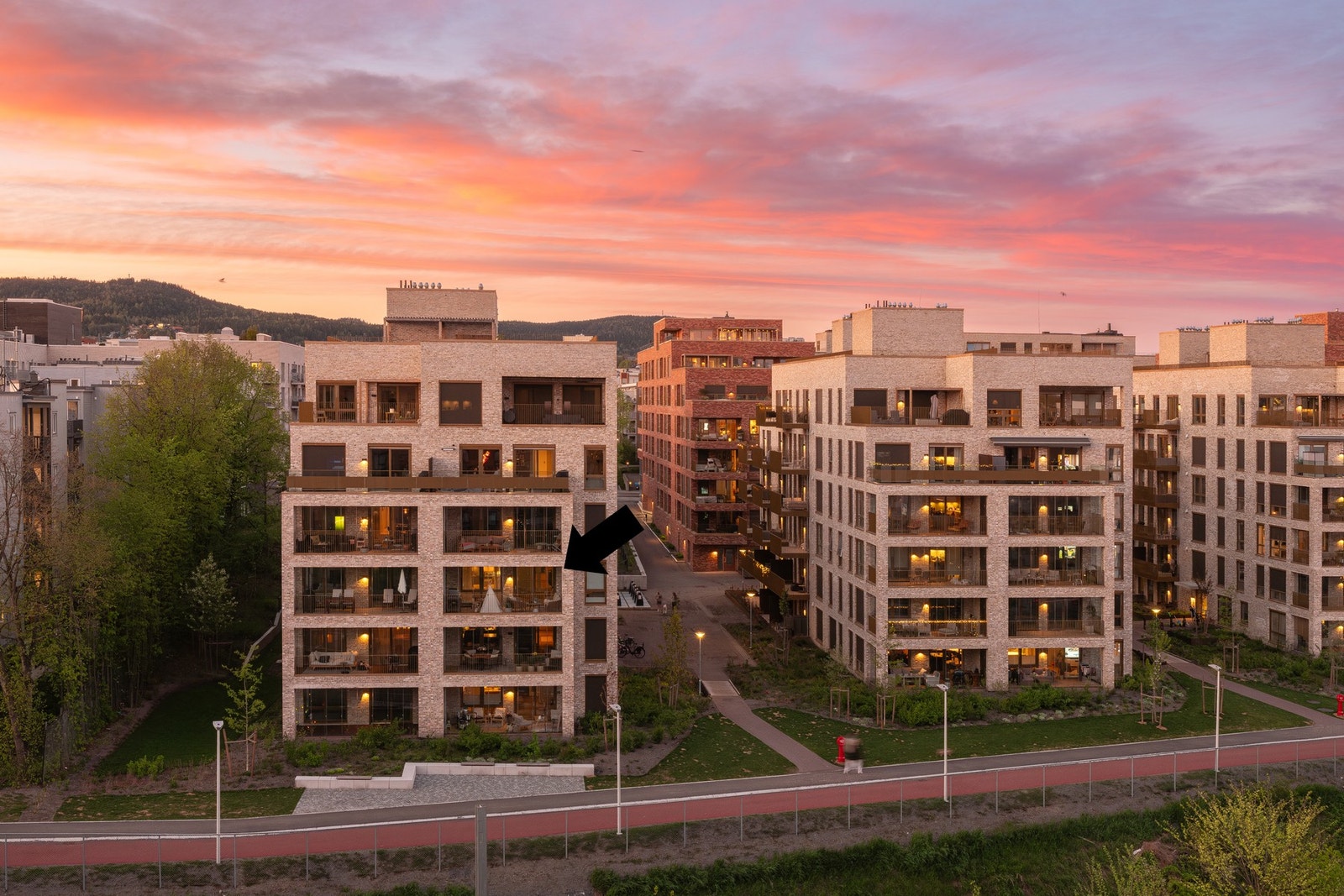 Svært god intern beliggenhet i på hjørnet i front Galleribilde