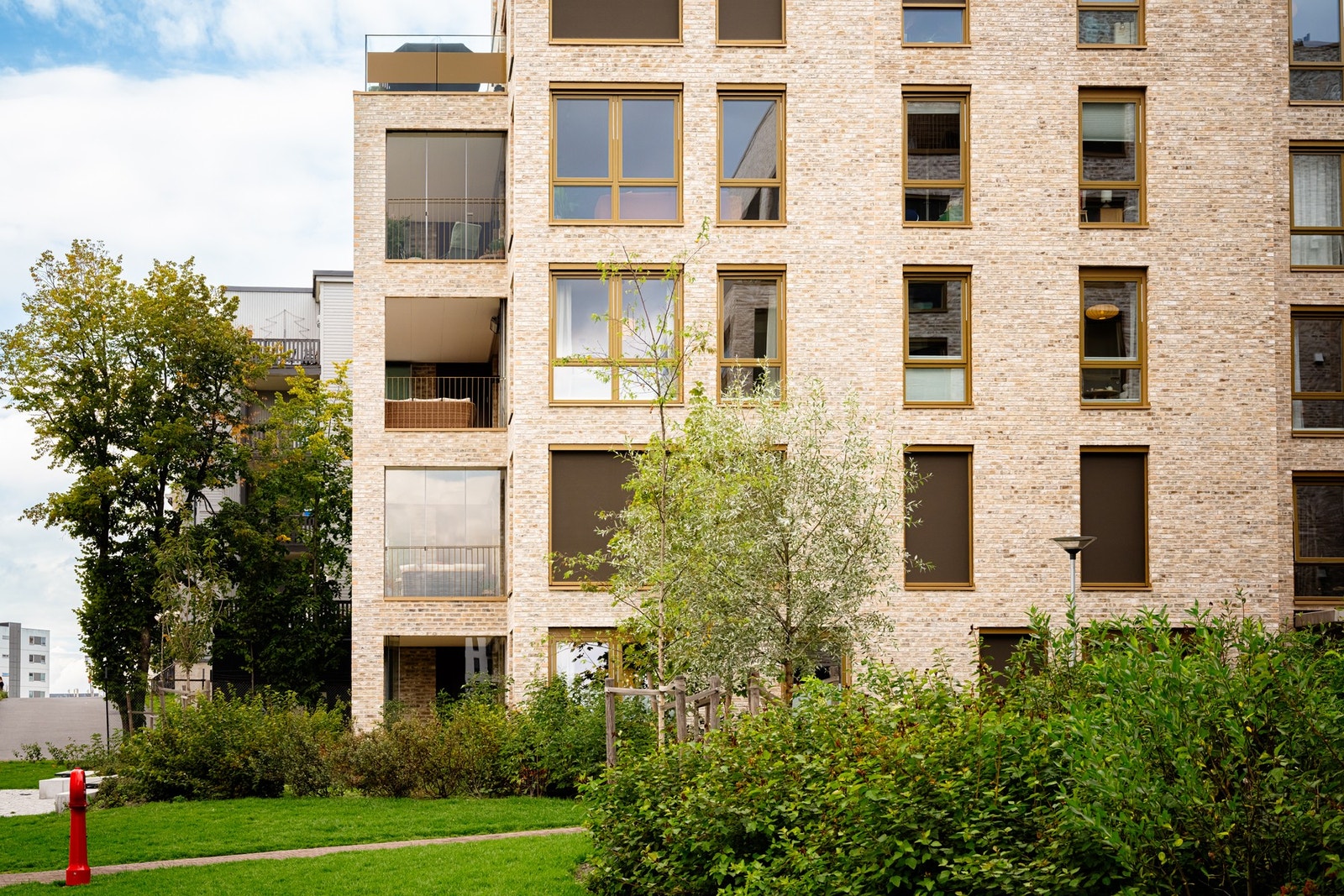 Bygget har en representativ fasade i mur som gir et tidløst og eksklusivt uttrykk Galleribilde