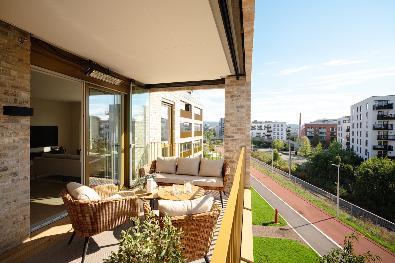 God intern beliggenhet i front som gir fantastisk utsikt over nærområdet Galleribilde