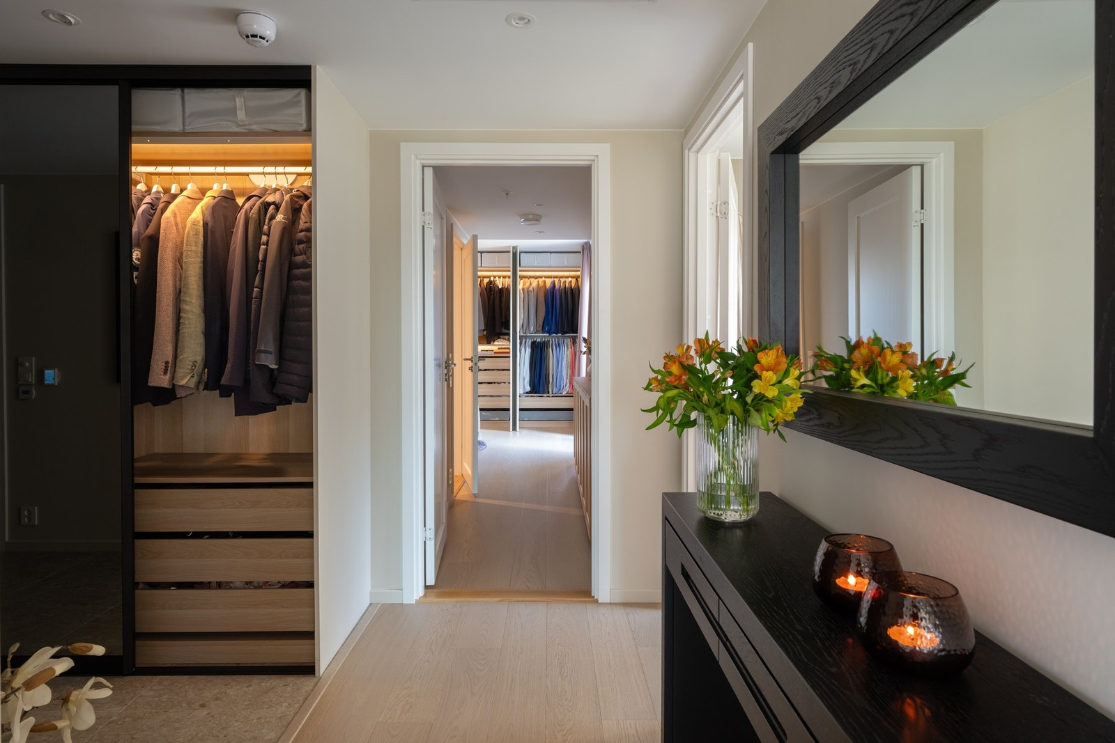 Mellomgang. Herfra er det tilgang til innvendig bod Galleribilde