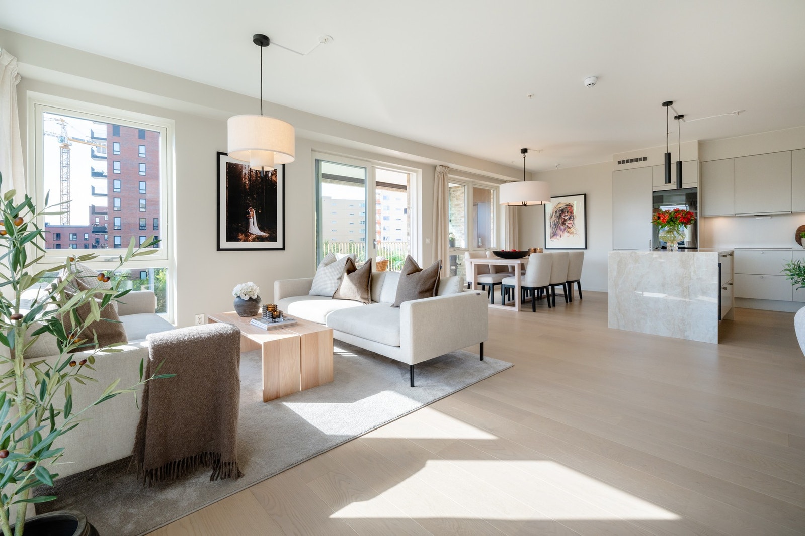 Påkostet med detaljer som slett tak, uten "V-fug" Galleribilde