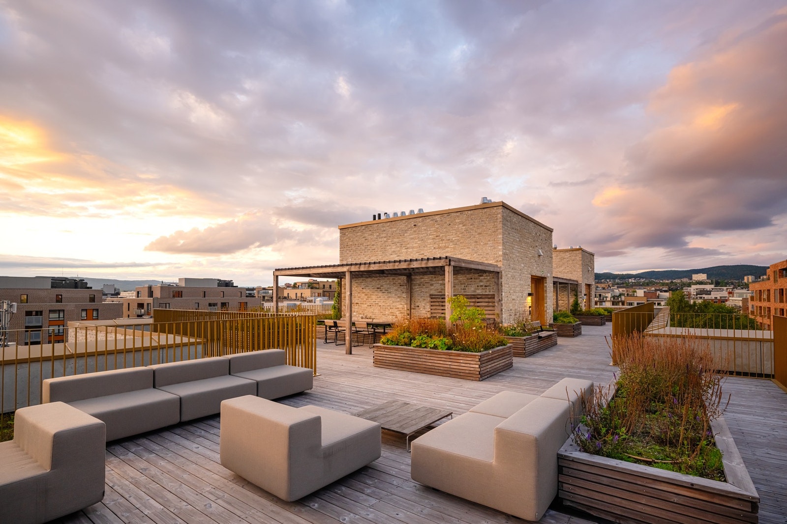 På toppen av bygget har man tilgang til en fantastisk felles takterrasse med flott utsikt og optimale solforhold Galleribilde