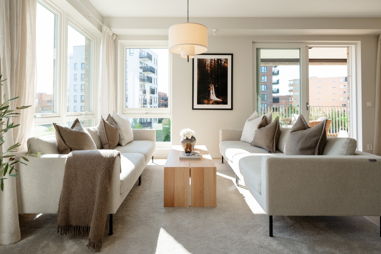 Det er lagt vannbåren gulvvarme med soneregulering for sval og behagelig oppvarming Galleribilde