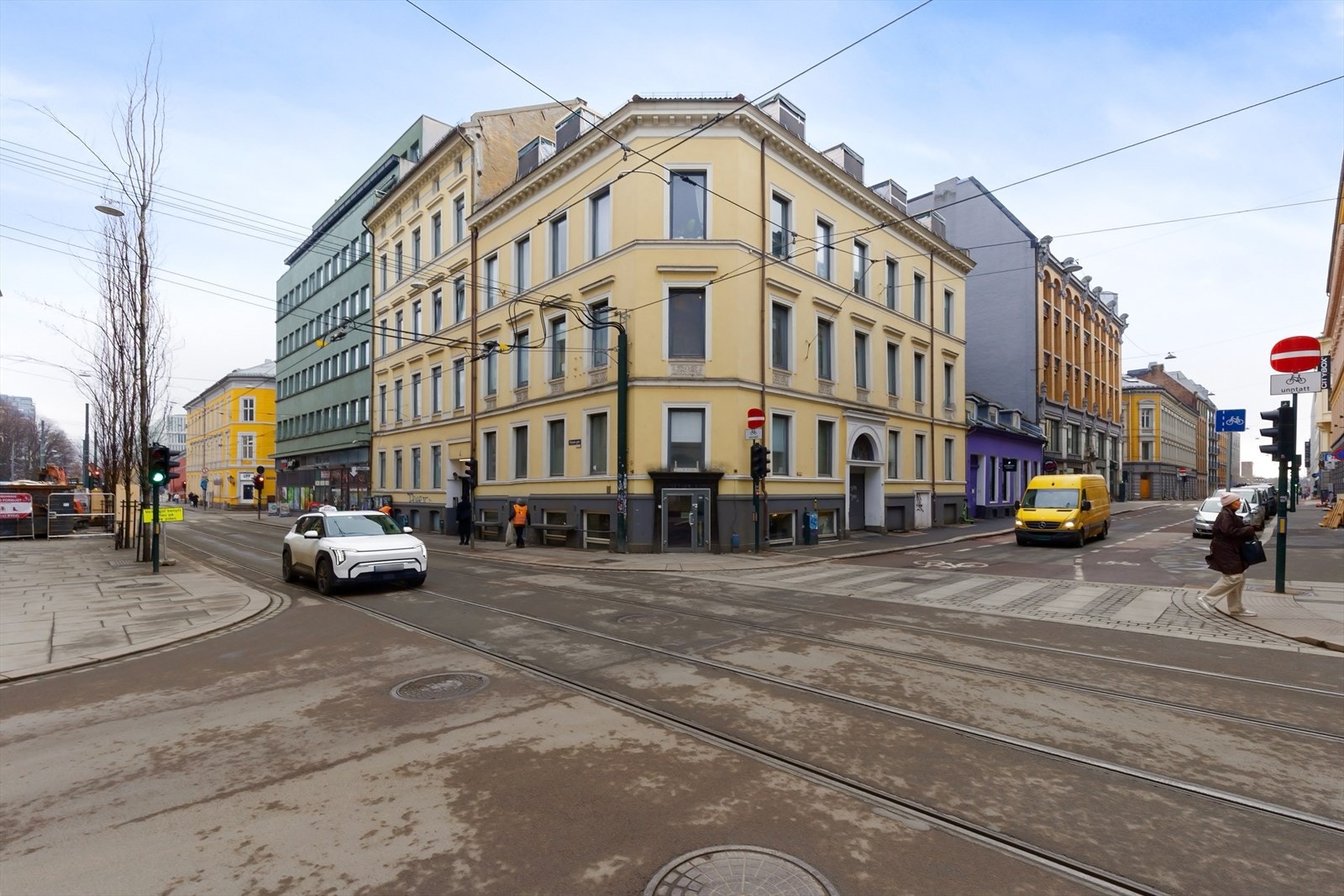 Leiligheten har en sentral beliggenhet med gangavstand til "alt" av fasiliteter. Galleribilde