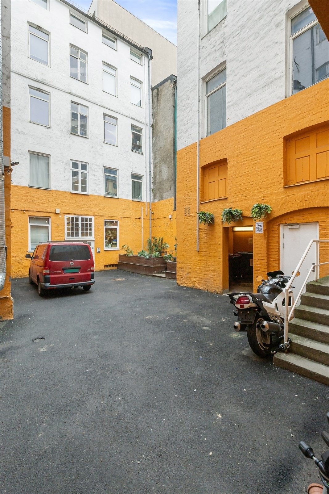 Hyggelig, felles bakgård. Galleribilde