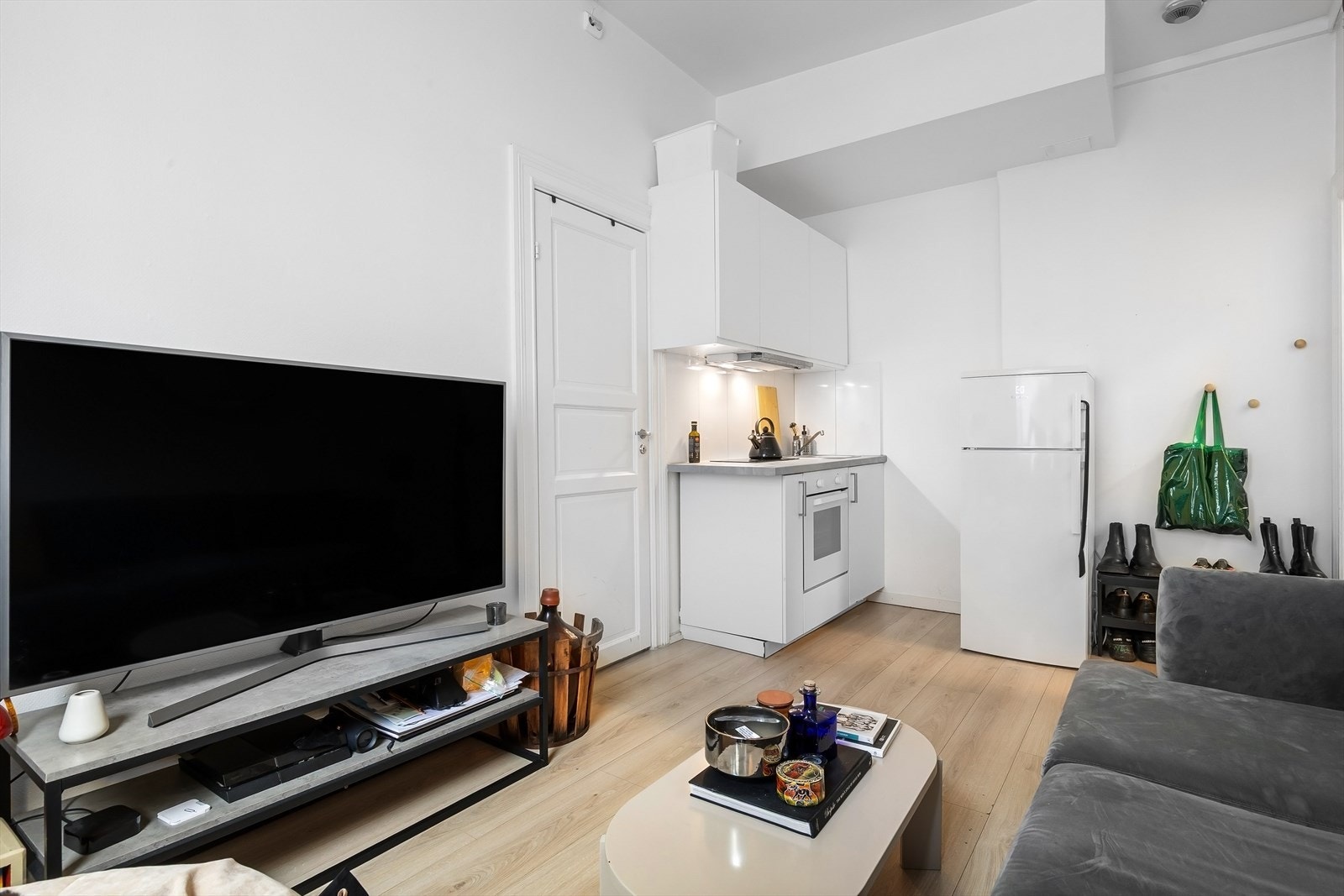 Hoveddel består av soverom, stue, kjøkken og bad. Galleribilde