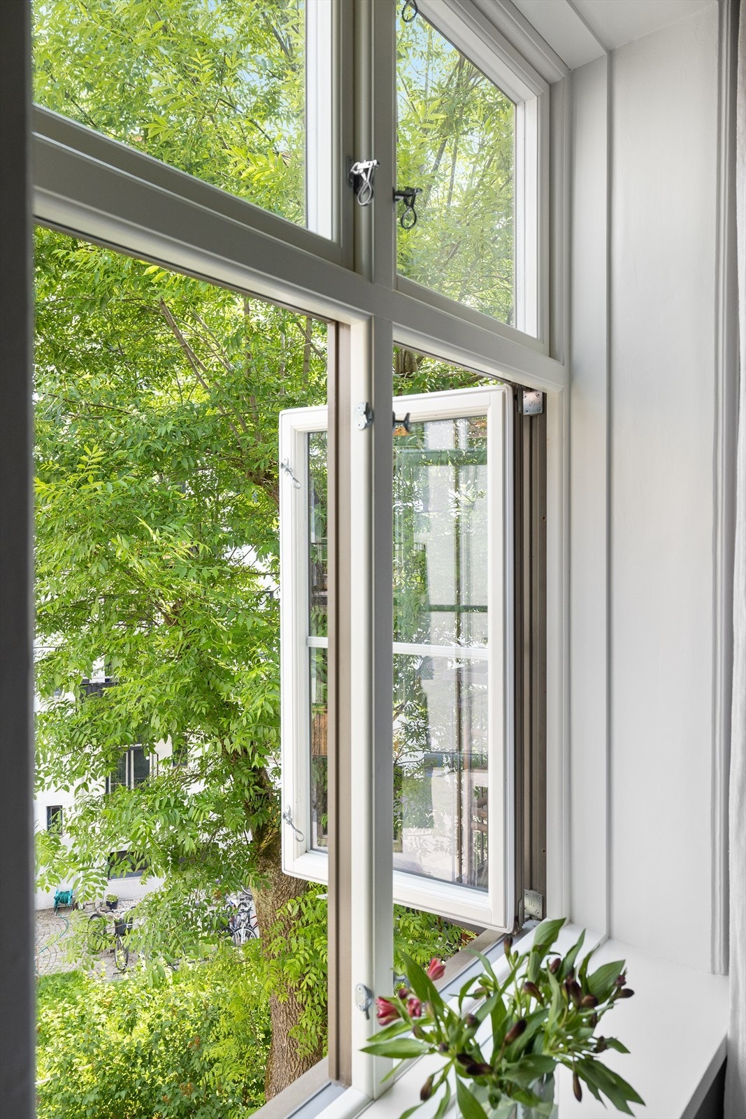 Soverommet er vendt mot rolig bakgård. Galleribilde