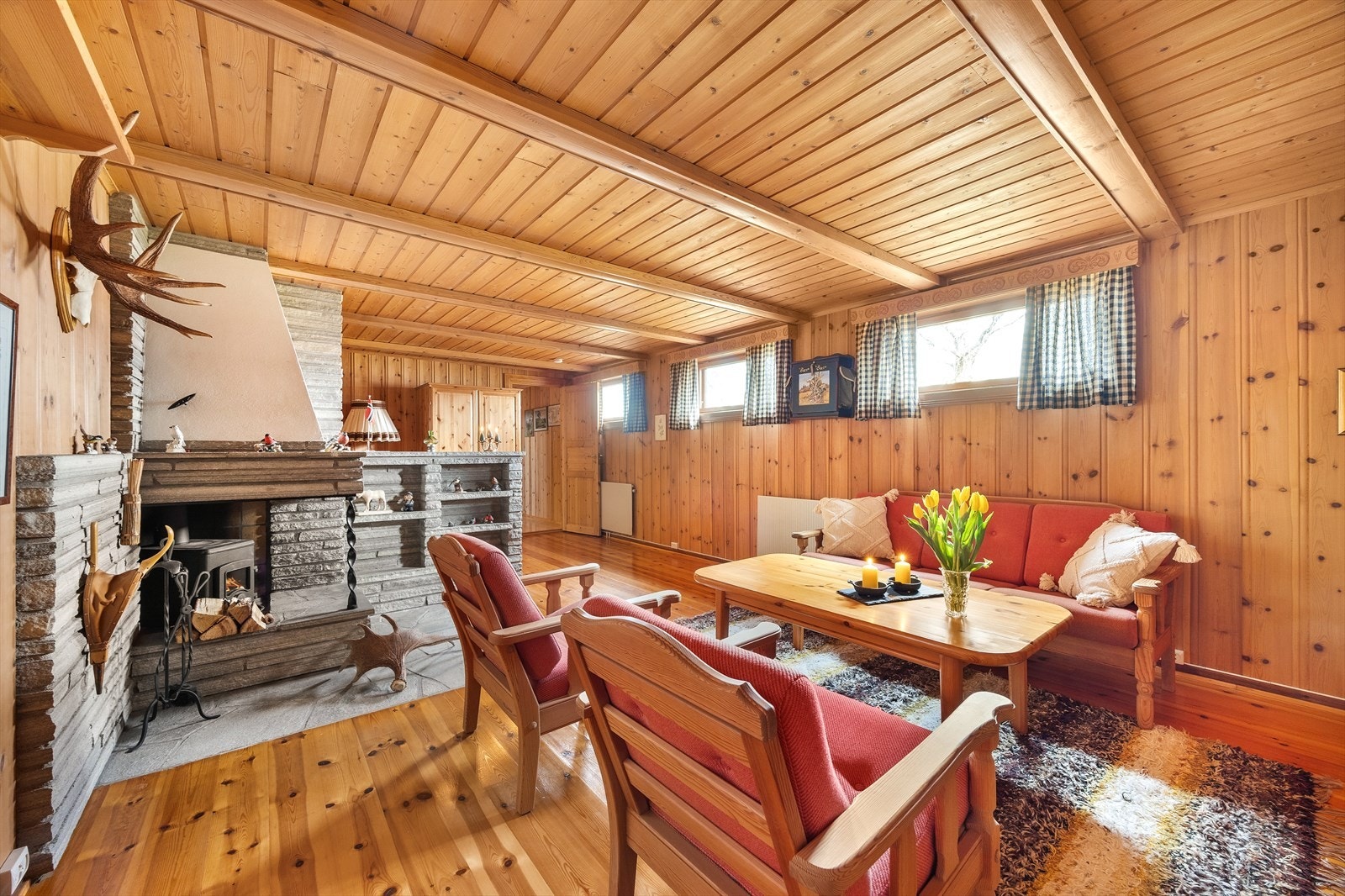 Ildstedet i kjelleren gir en lun atmosfære. Galleribilde