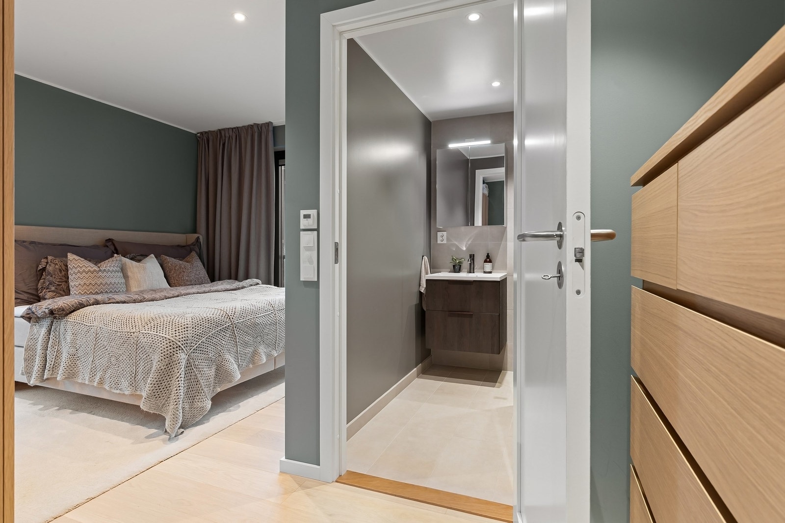 Soverom 3 har for øvrig direkte adkomst til eget baderom Galleribilde