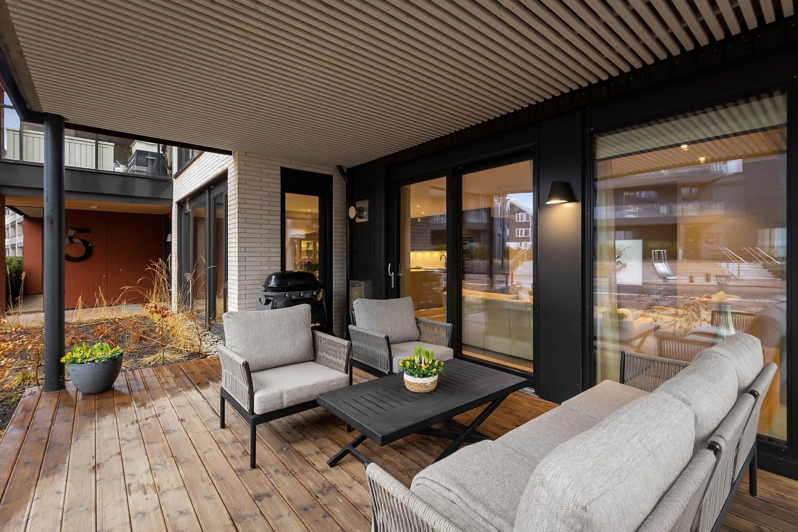 Terrassen er på hele 29 kvm, og er overbygget Galleribilde