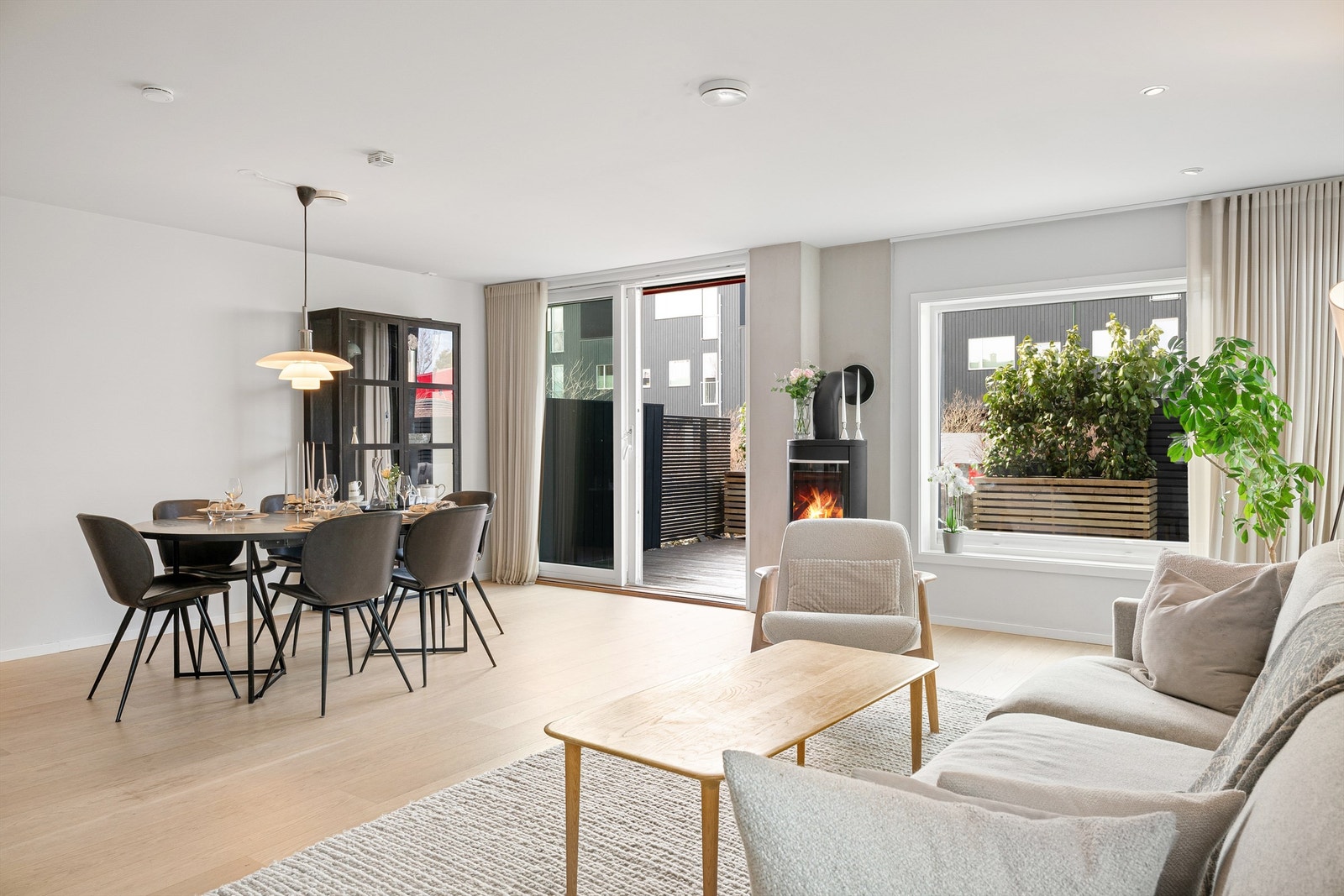 Stor og god stue med direkte utgang til terrasse. Galleribilde