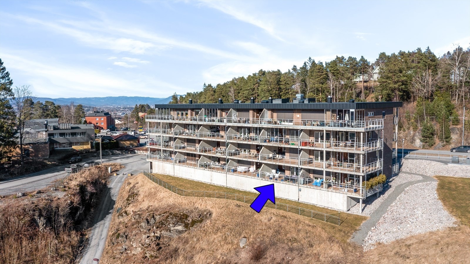 EiendomsMegler1 v/Reidun Dahl presenterer Hesteskoen 26 - Pen og lettstelt 3-roms selveierleilighet med flott beliggenhet i Flåtten Panorama!
Foto: Inbovi. Galleribilde