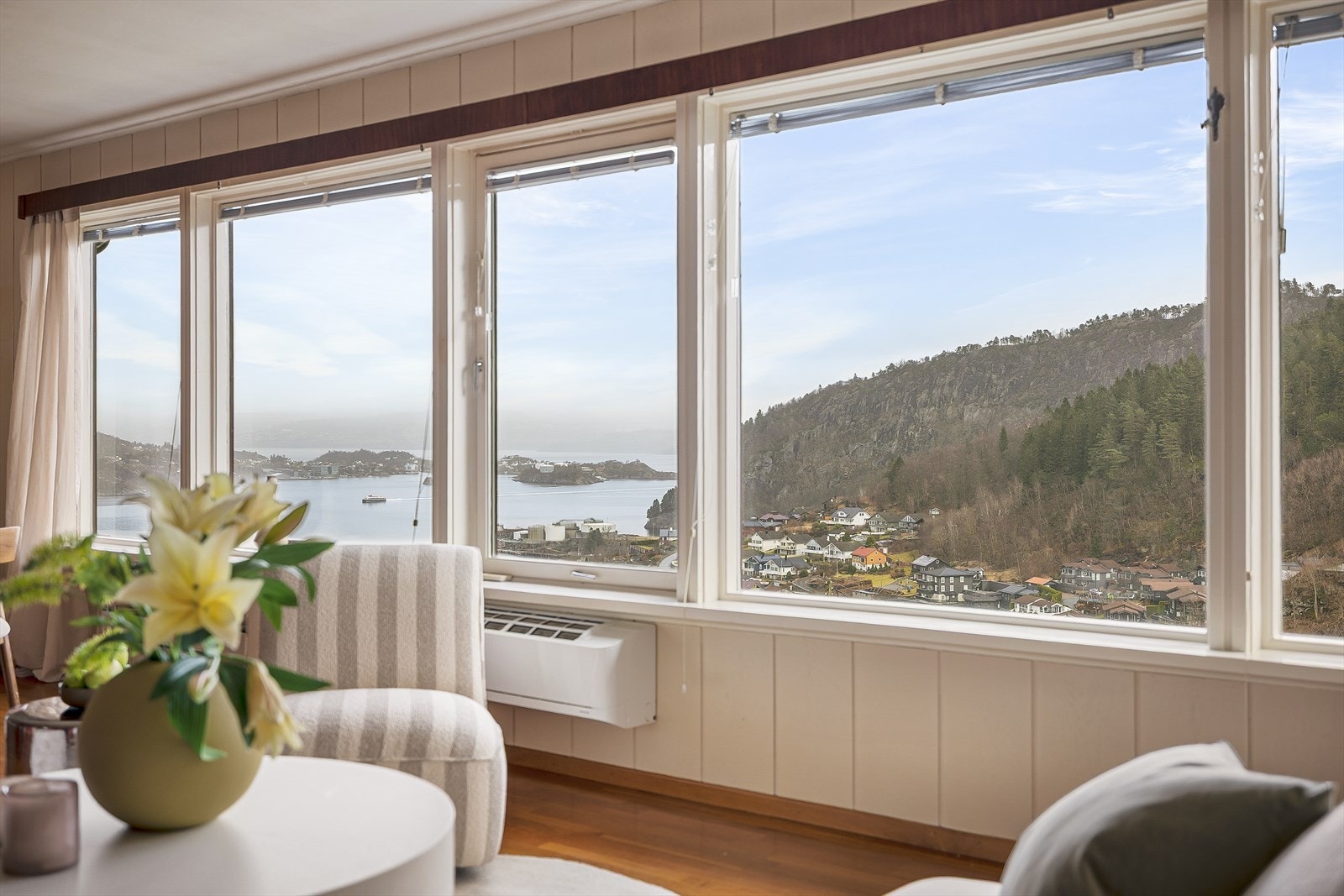 Stuen imponerer med en nydelig utsikt Galleribilde