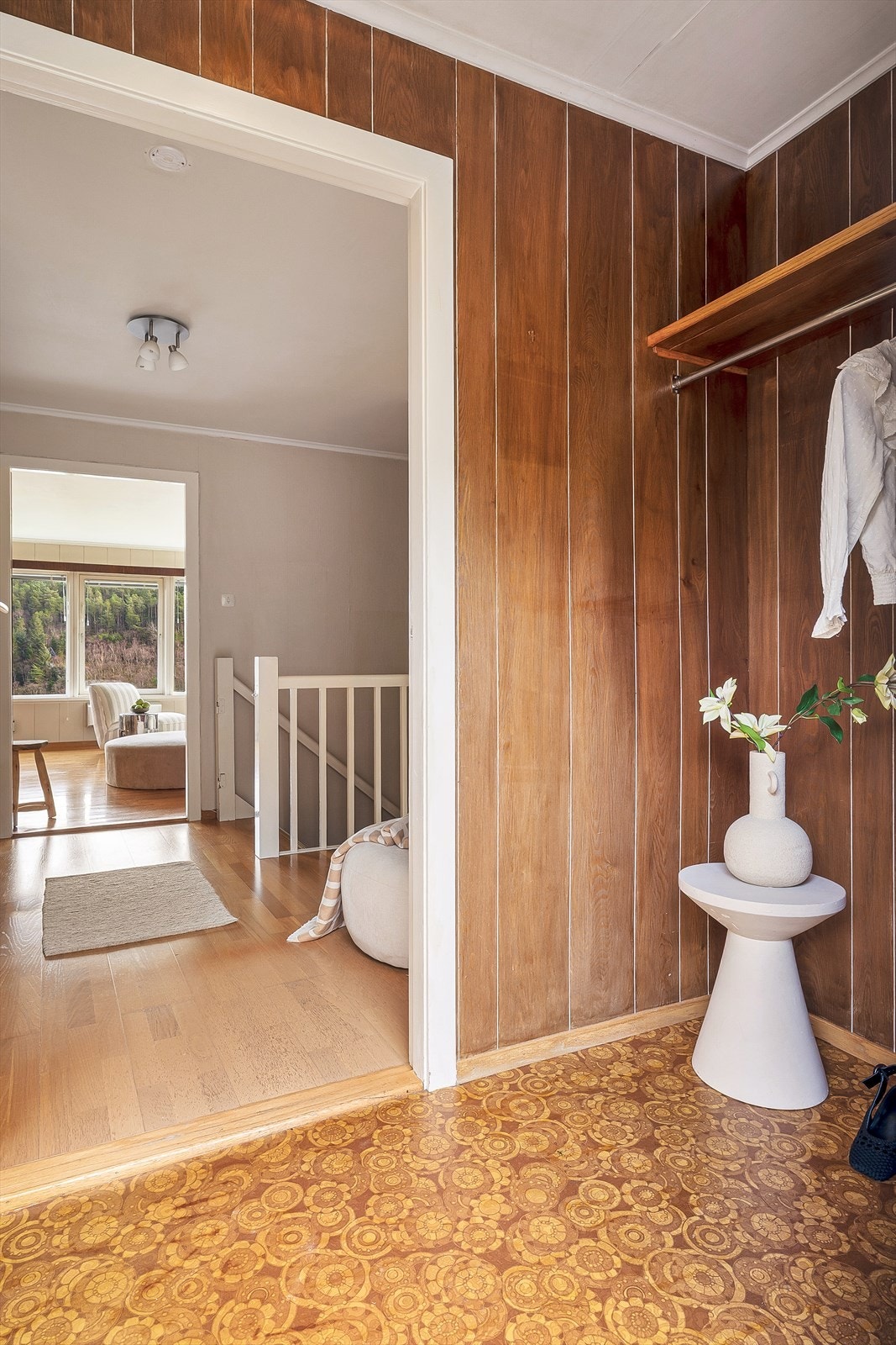 Entré med plass til yttertøy og sko. Galleribilde