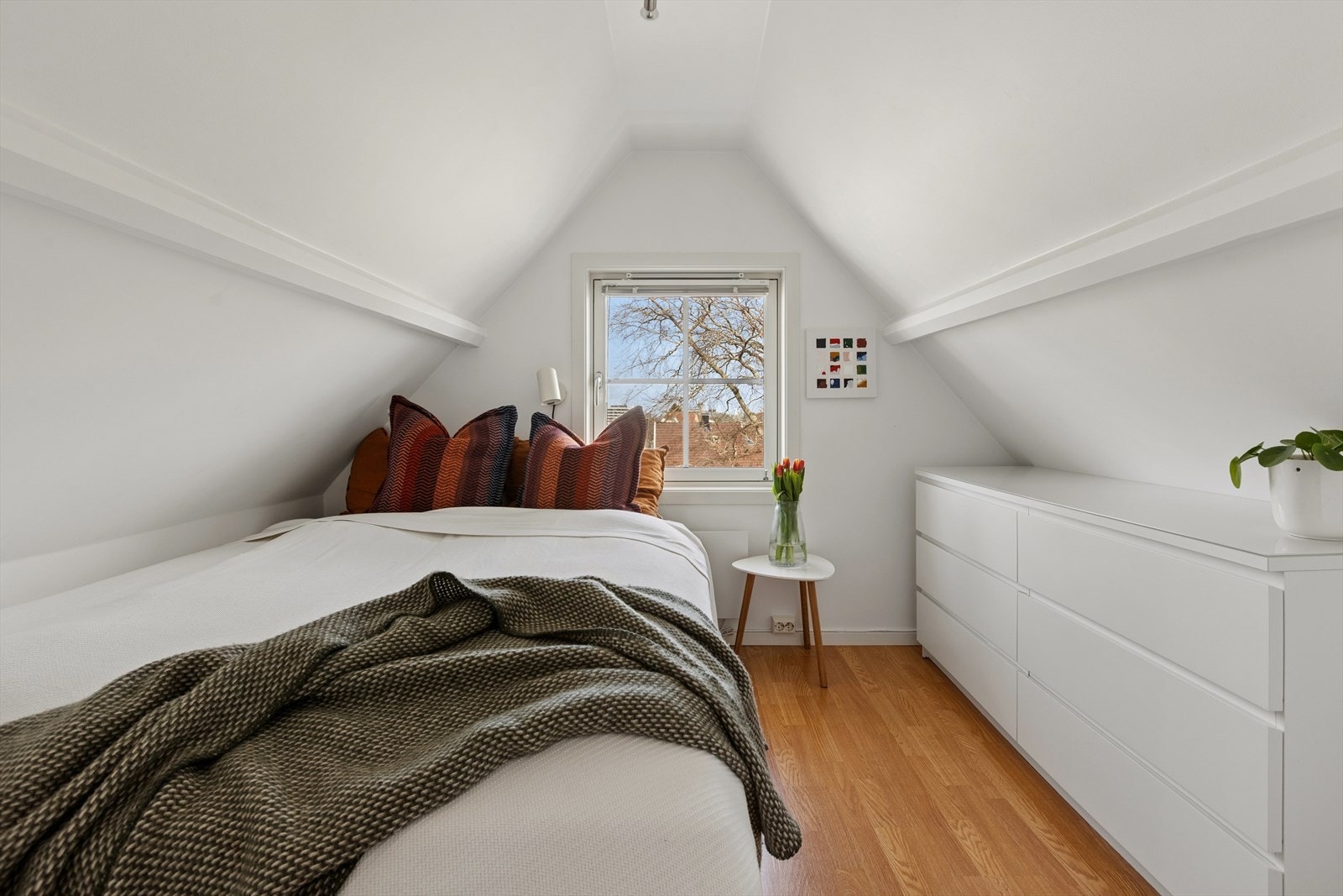 Soverom 2 innehar bra størrelse. Galleribilde