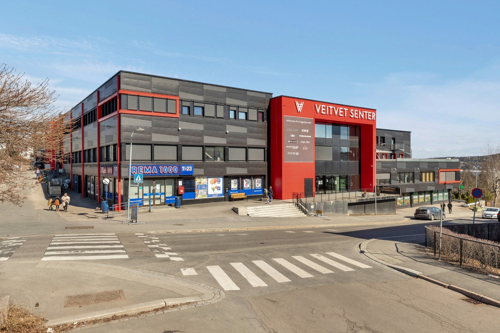 I nabolaget er det et godt utvalg av daglige servicetilbud. Dagligvarehandelen kan du ta på Rema 1000 eller Kiwi som begge ligger på Veitvet senter. Galleribilde