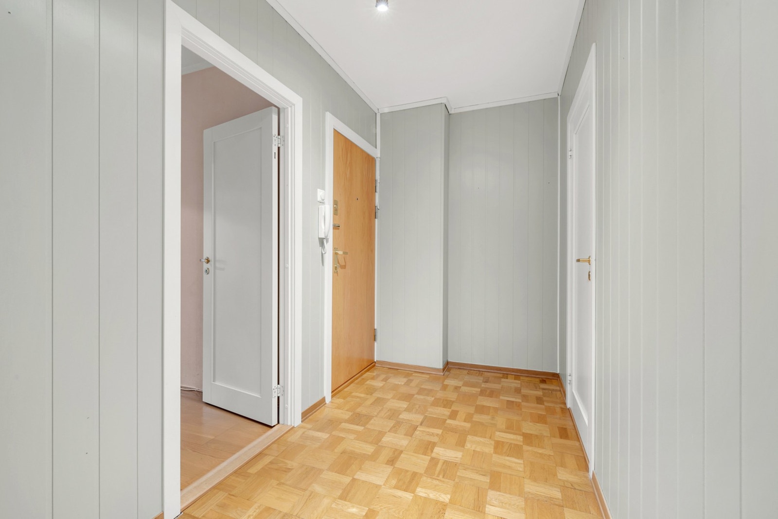 Det er installert callinganlegg, slik at du enkelt kan slippe gjester inn. Galleribilde