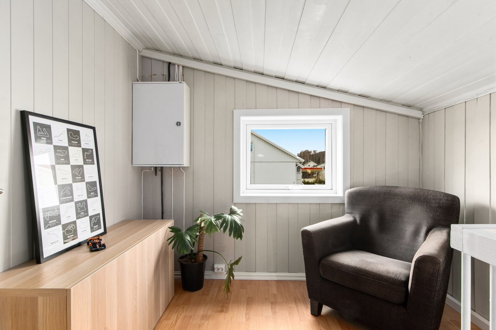 Et lite, møblerbart areal i gangen gir ekstra fleksibilitet. Galleribilde
