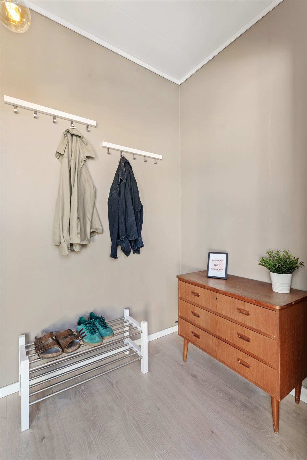 Entrè med garderobeplass. Galleribilde