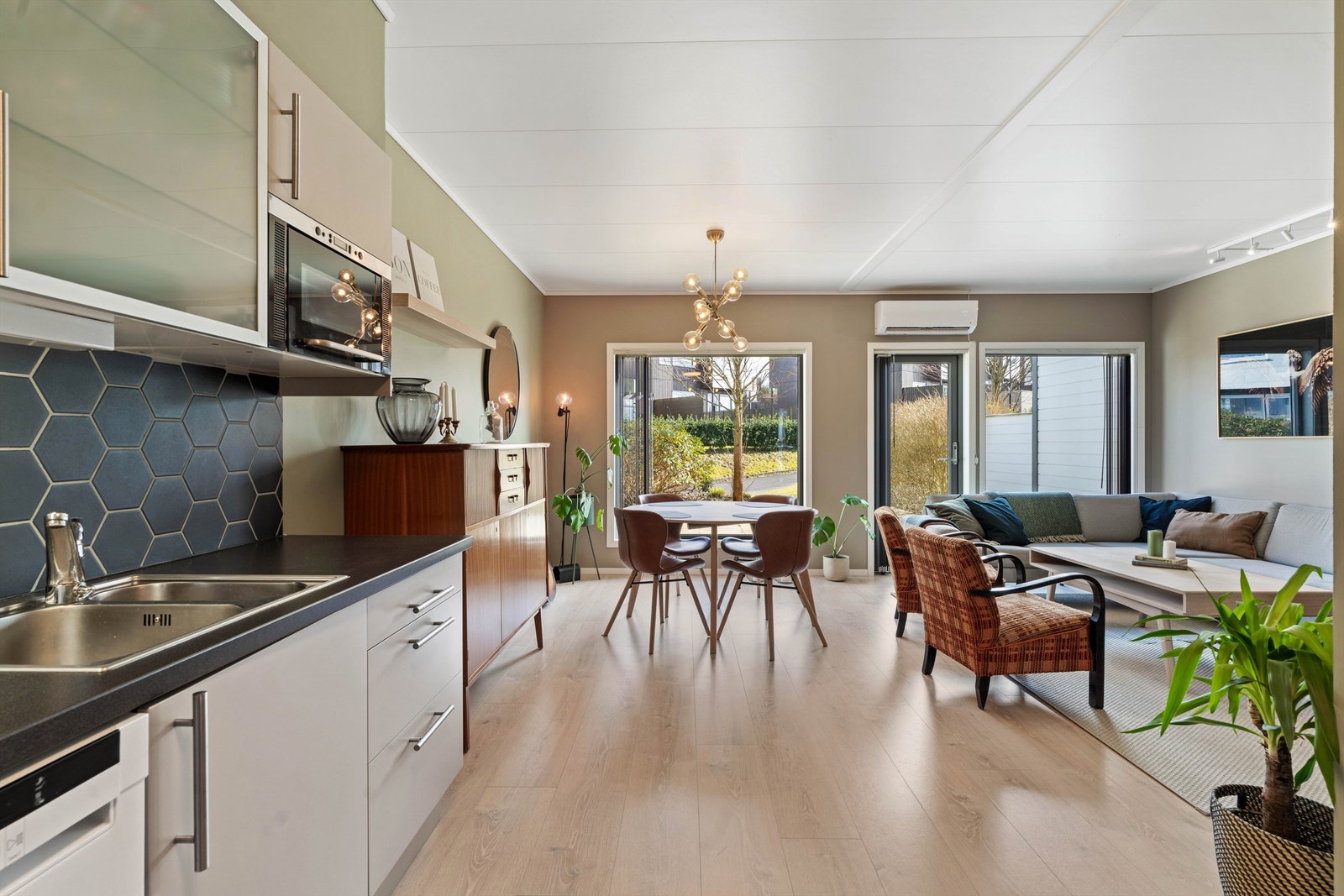 Kjøkken mot stue/spiseplass Galleribilde