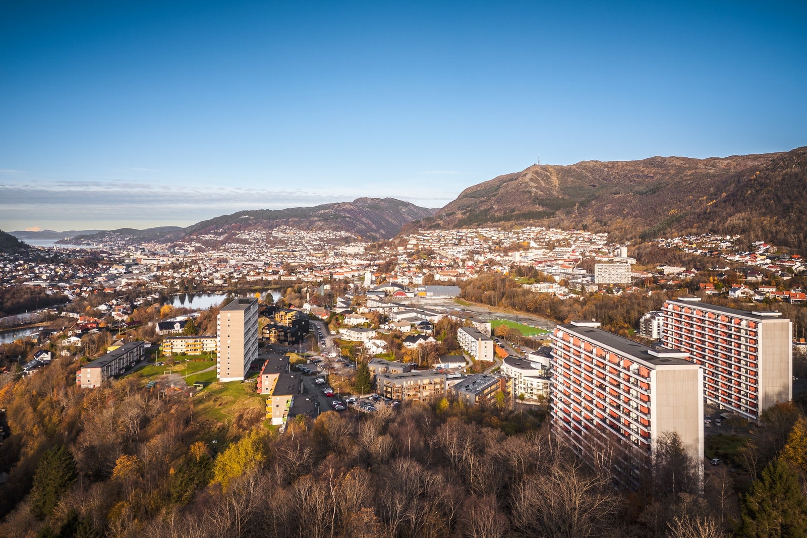 Kort vei til flere store arbeidsplasser og utdanningsinstitusjoner, bla. Haukeland, Haraldsplass og Høgskolen. Galleribilde