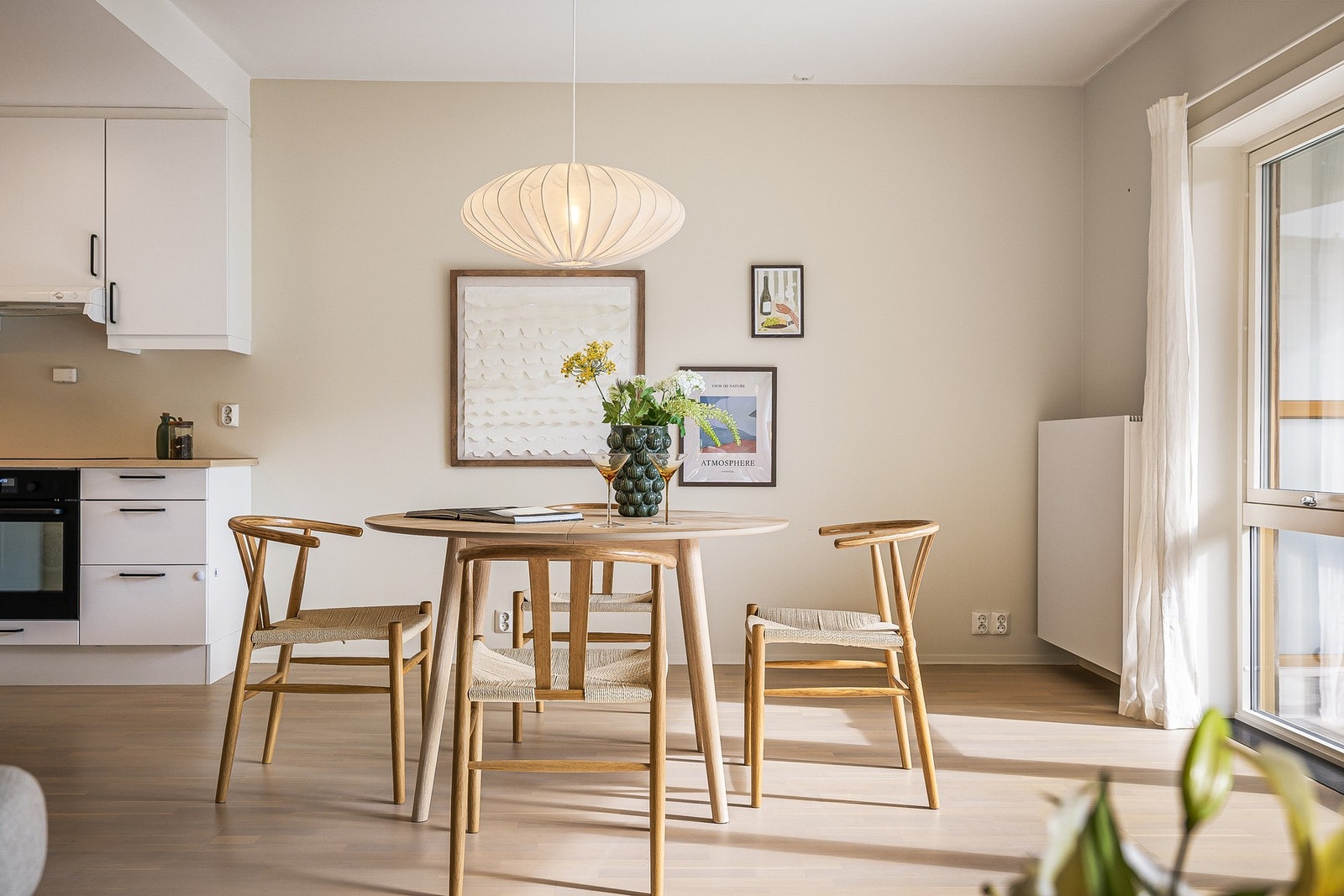 Sentralvarme med radiatorovn, som bidrar til lavere strømforbruk. Galleribilde